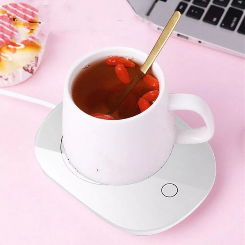 Calentador de Tazas Blancas con una taza de té desde arriba 