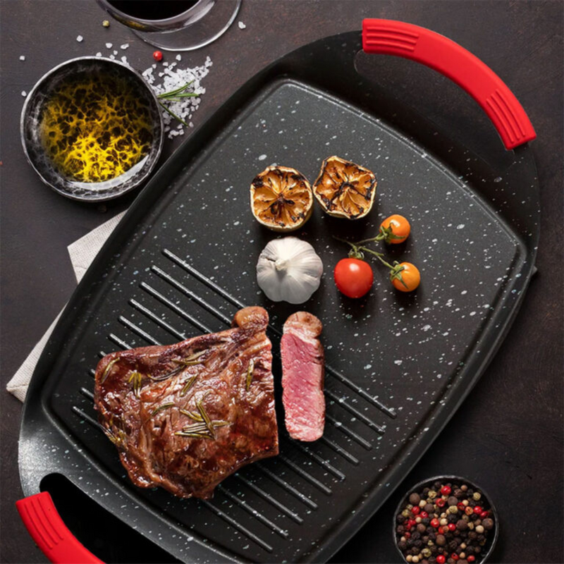 Plancha Grill de Asar fabricada en aluminio forjado con revestimiento antiadherente de piedra, diseño moderno y elegante ideal para cocinas de inducción.

